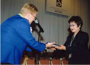 編集済・岩崎さん成功を祝うｿﾛﾌﾟﾁﾐｽﾄ・受賞の瞬間2010-4-16